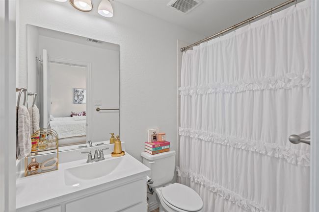 Full bathroom featuring vanity, toilet, connected bathroom, and a shower with shower​​‌​​​​‌​​‌‌​‌‌​​​‌‌​​‌‌​‌​​​​​‌ curtain | Image 30