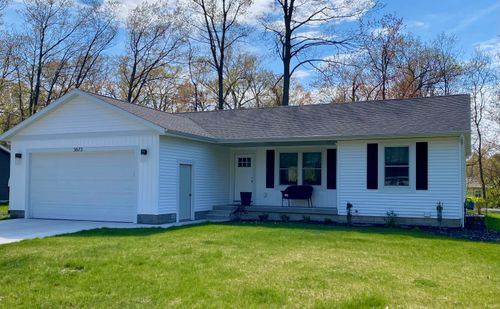 3673 Waalkes St, Norton Shores, MI, 49444-3723 | Card Image