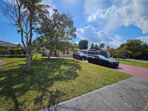 1232 Ne 181st St, North Miami Beach, FL, 33162-1326 | Card Image