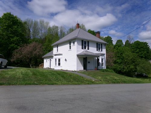 117 Middle St, Newport, VT, 05855-4988 | Card Image
