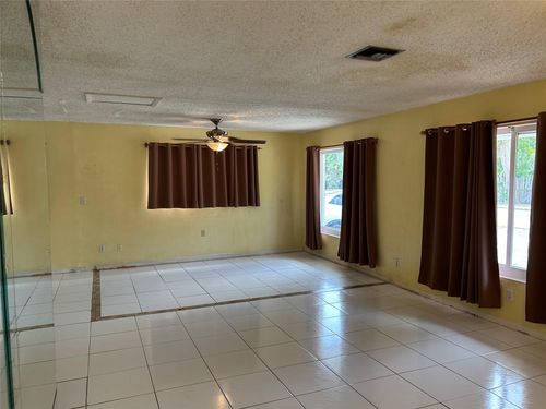 2733 Ne 6th Ave, Wilton Manors, FL, 33334-2556 | Card Image