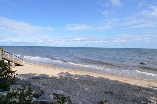 10 Winfield Dr, Sound Beach, NY, 11789-1040 | Card Image
