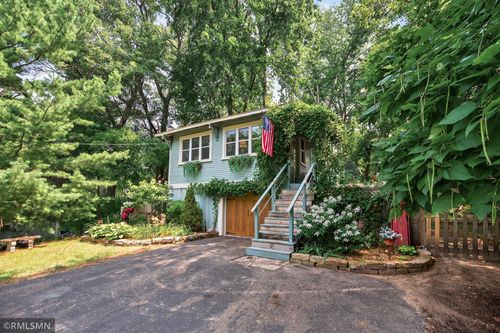 186 Dartmoor Rd, Mahtomedi, MN, 55115-2245 | Card Image