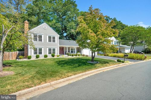 811 Potomac Ridge Ct, STERLING, VA, 20164-1370 | Card Image