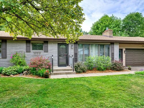 753 Valley View Dr, RIVER FALLS, WI, 54022-2723 | Card Image