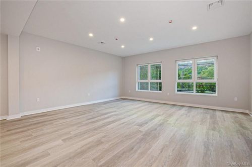 see-500 Commerce St, Hawthorne, NY, 10532-1381 | Card Image