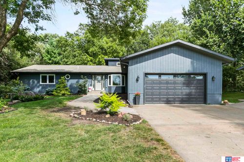 702 Anthony Ln, Lincoln, NE, 68520-1205 | Card Image