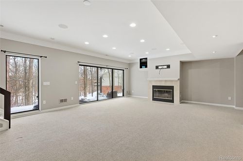 7154 Westchester, West Bloomfield, MI, 48322-2800 | Card Image