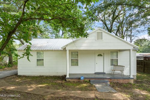 777 W Main St, Senatobia, MS, 38668-2616 | Card Image