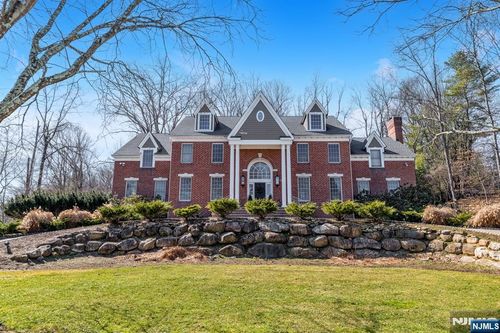 18 Sunflower Dr, Upper Saddle River, NJ, 07458-2041 | Card Image