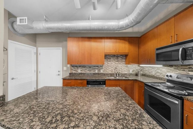 UNIT-1608 - 5300 Peachtree Rd, Condo with 2 bedrooms, 2 bathrooms and 2 parking in Chamblee GA | Image 8