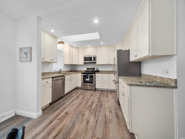 8006 E Cherokee Rd, House other with 3 bedrooms, 2 bathrooms and null parking in Syracuse IN | Image 15