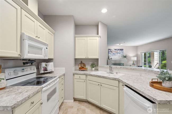 B10 - 2147 Hammond Ave, Condo with 2 bedrooms, 2 bathrooms and null parking in Dupont WA | Image 13