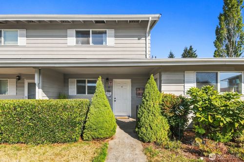 c-12404 Se 272nd Pl, Kent, WA, 98030-8923 | Card Image
