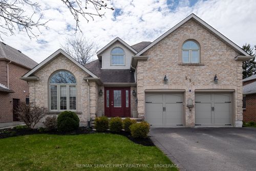 531 Forest Hill Dr E, Kingston, ON, K7M8M5 | Card Image