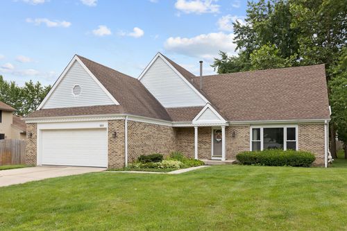 135 Encina Dr, Naperville, IL, 60540-4209 | Card Image