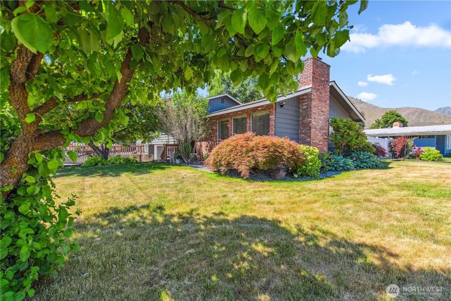 26 Pershing St, House other with 5 bedrooms, 3 bathrooms and 3 parking in Wenatchee WA | Image 4
