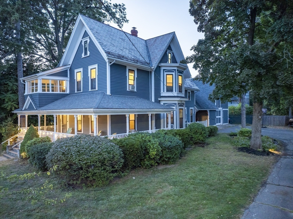 Lincoln St, Holyoke, MA 01040