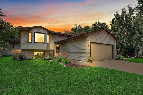 5237 Scott Ave N, Crystal, MN, 55429-3292 | Card Image