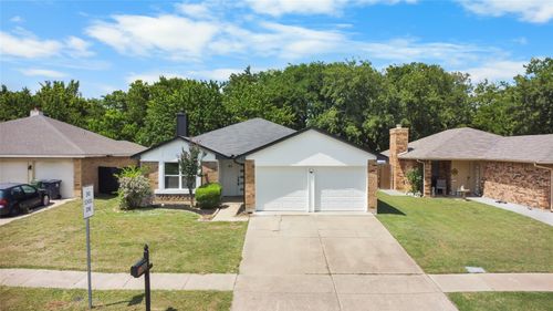 411 Valley Spring Dr, Arlington, TX, 76018-2246 | Card Image