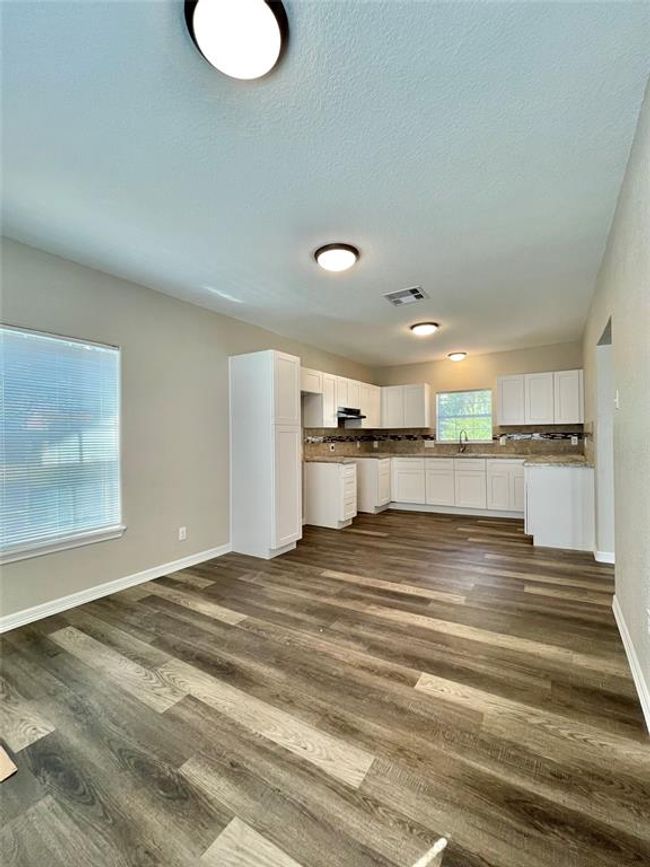 305 N Ave A | Image 9