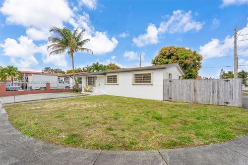 1005 W 36th Pl, Hialeah, FL, 33012-4929 | Card Image