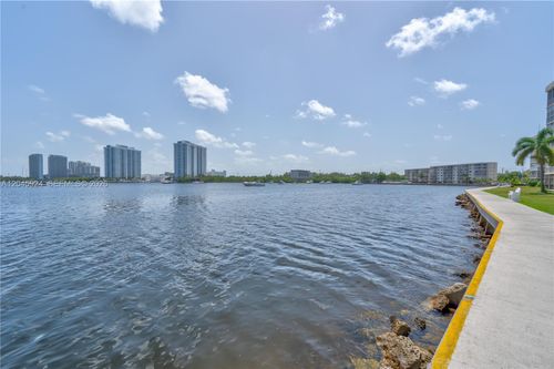 p612-3000 Marcos Dr, Aventura, FL, 33160-2548 | Card Image