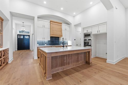 394 Leaning Rock Rdg, Austin, TX, 78737-5515 | Card Image