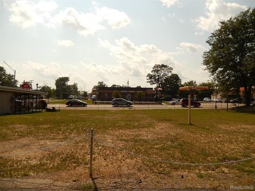 333 S Lafayette St, South Lyon, MI, 48178-1407 | Card Image