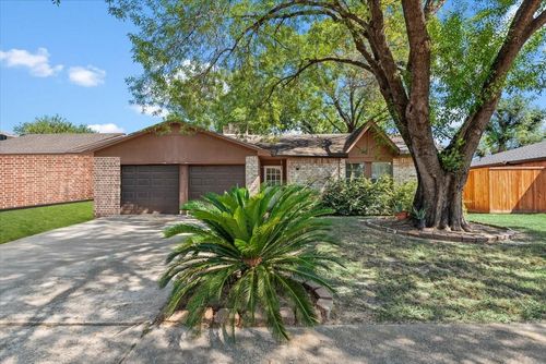 7510 Bubbling Spring Ln, Houston, TX, 77086-3002 | Card Image