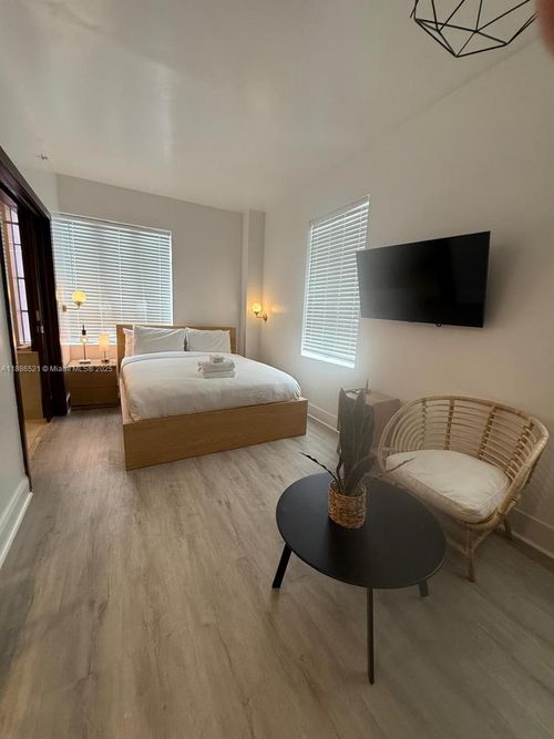 b309-1036 Ocean Dr, Miami Beach, FL, 33139-5014 | Card Image