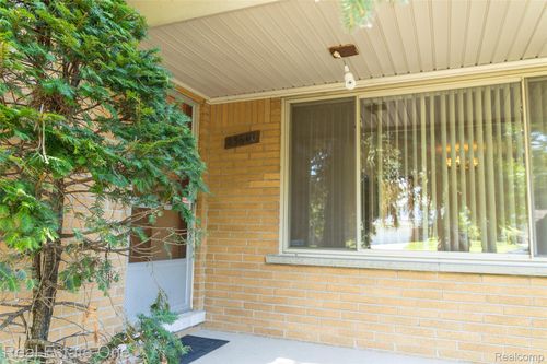 25640 Grand Concourse St, Southfield, MI, 48075-1749 | Card Image
