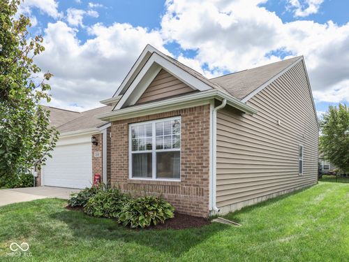 551 Greenwood Trace Dr, Whiteland, IN, 46184-9278 | Card Image