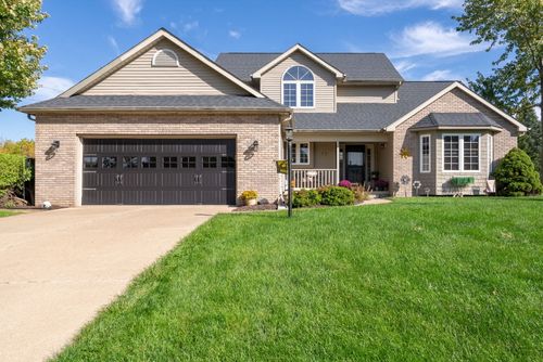 17 Dexter Blvd, Eldridge, IA, 52748-9537 | Card Image