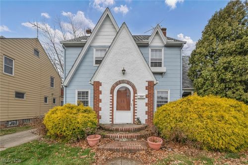 324 E 215th St, Euclid, OH, 44123-1944 | Card Image