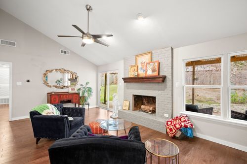 7404 Barcelona Dr, Austin, TX, 78752-2005 | Card Image