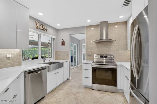 2236 Queens Blvd, NAPLES, FL, 34112-5422 | Card Image