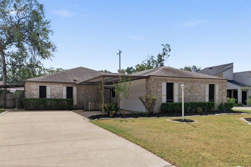 13723 Greenway Dr, Sugar Land, TX, 77498-2321 | Card Image
