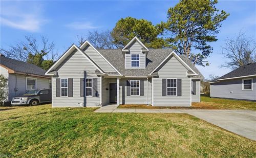 3332 Gwin St, Portsmouth, VA, 23704-6019 | Card Image