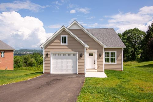 77 Retilly Dr, Coshocton, OH, 43812-9326 | Card Image