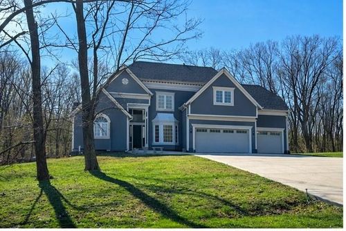 14921 Black Oak Dr, Smithville, MO, 64089-8153 | Card Image