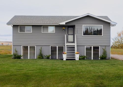 122 S 3 Street W, Magrath, AB, T0K1J0 | Card Image