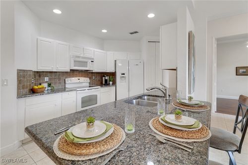 v101-994 Eastham Way, NAPLES, FL, 34104-5724 | Card Image