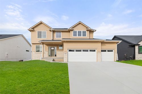 325 Nw Red Oak Dr, Waukee, IA, 50263-5505 | Card Image