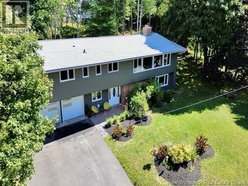 829 Edgehill Row, House with 4 bedrooms, 3 bathrooms and null parking in Saint John NB | Card Image