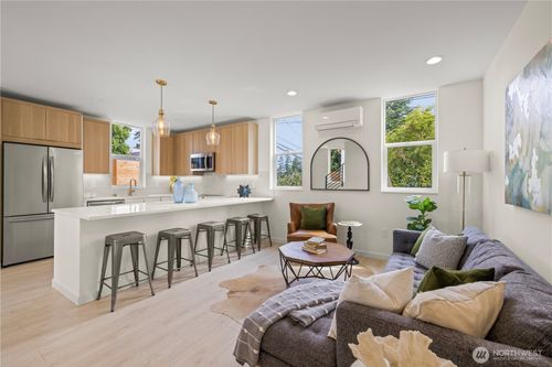 5121 Sw Genesee St, Seattle, WA, 98116 | Card Image