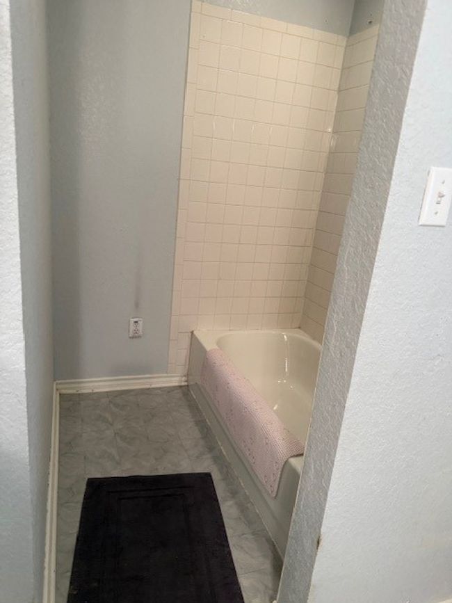Full bathroom featuring a textured wall | Image 20