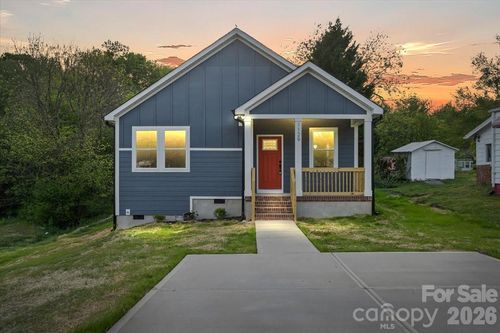 1221 7th St, Statesville, NC, 28677-6511 | Card Image