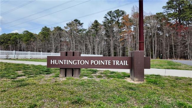 With a convenient location right between Williamsburg and Virginia Beach, you'll always have fun at your fingertips, as well the Newport News/Williamsburg International Airport, Christopher Newport University, and many parks and stores only a quick drive away. | Image 23