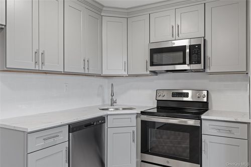 apt-304-135 Wakefield Ave, Yonkers, NY, 10704-3693 | Card Image